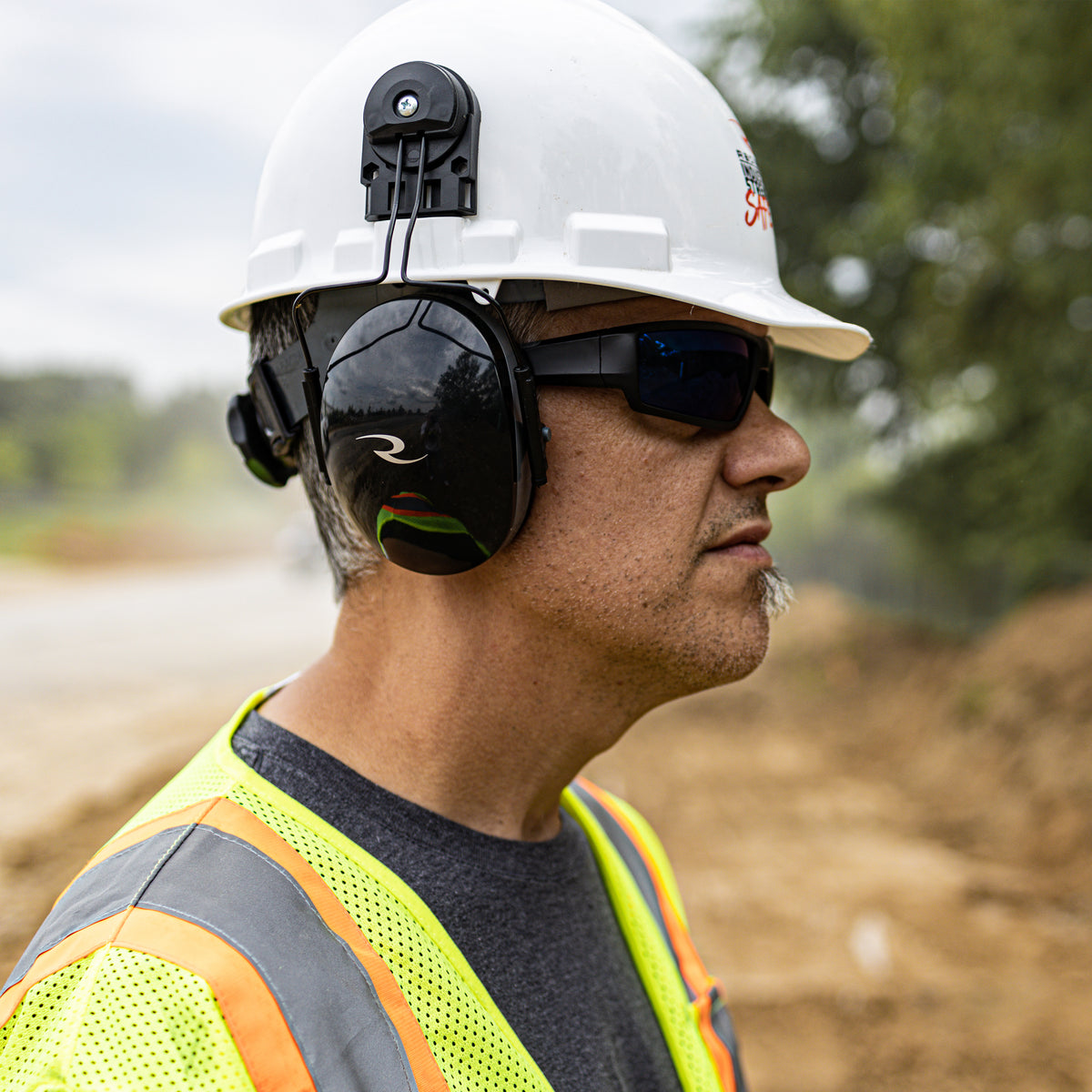 Radians CMT26 - Cap Mount 26 Earmuff - additional view