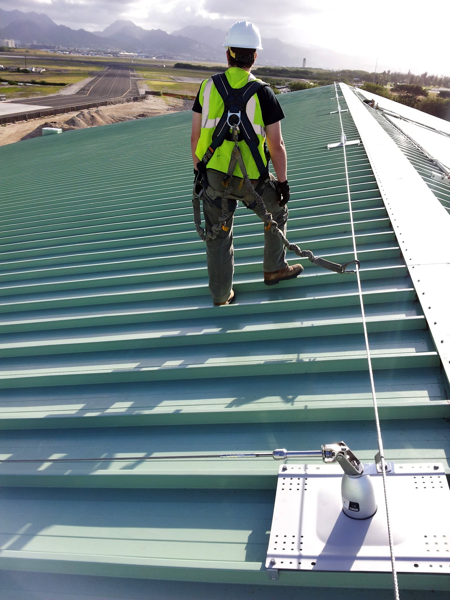 Horizontal lifeline system installed for rooftop safety