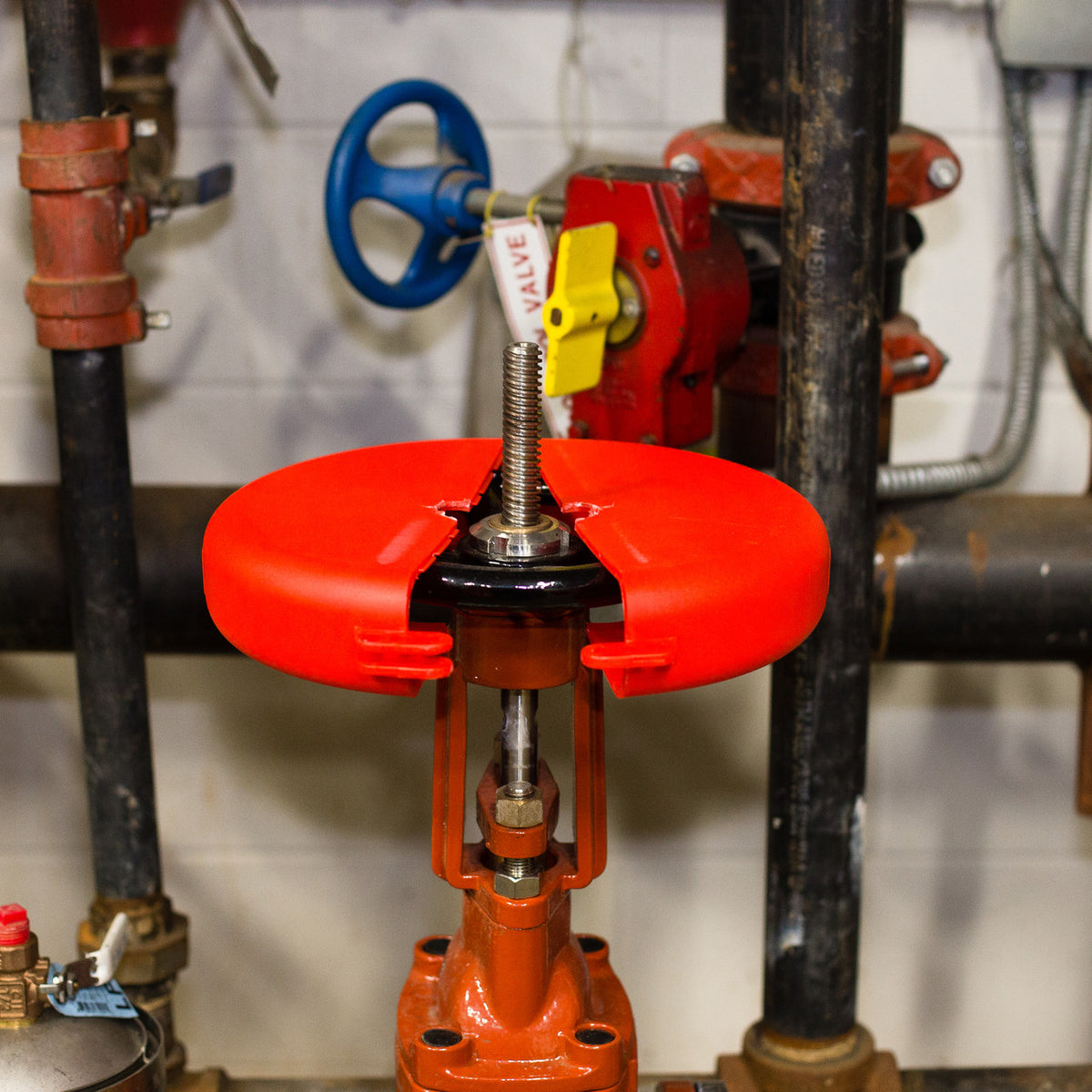 ZING Gate Valve Lockout, 6.5 - 10 In Wheel .. - official Zing product image 4