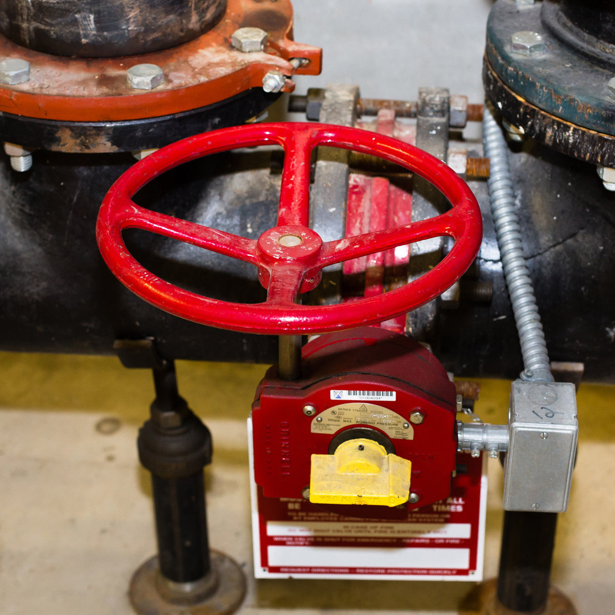 ZING Gate Valve Lockout, 10-13 In Wheel .. - official Zing product image 3