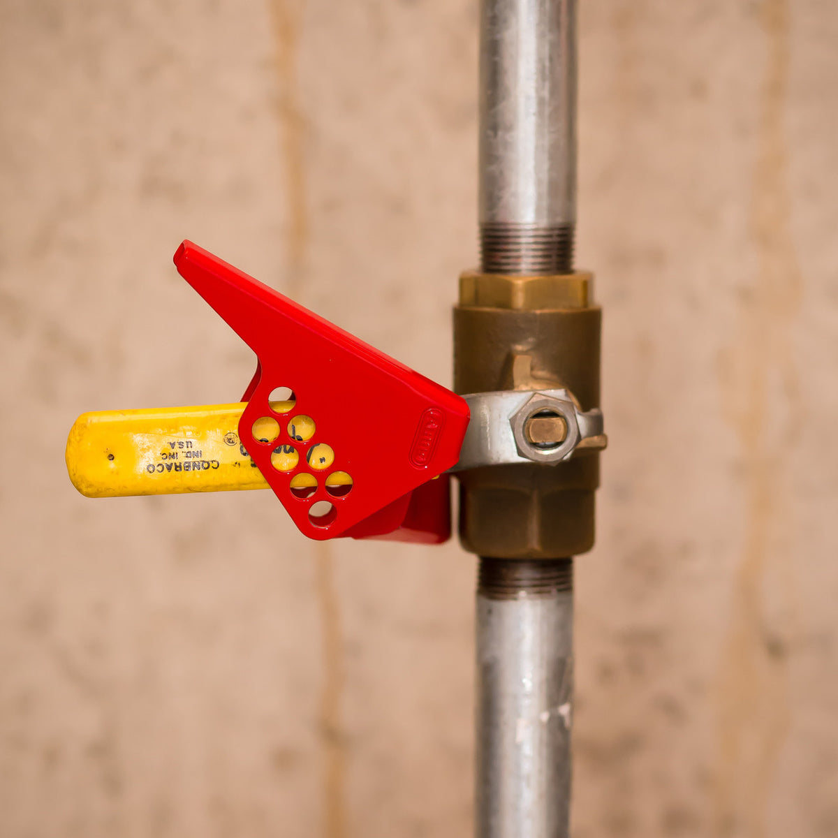 ZING Ball Valve Lockout, 1 Piece Steel Small 1/4" To 1" - official Zing product image 2