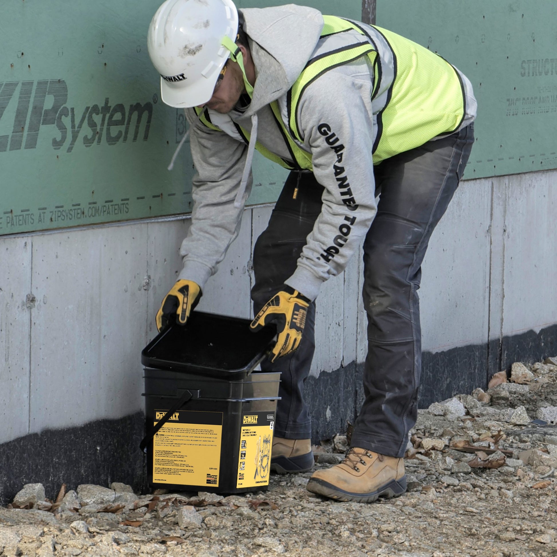 DXFP110050 DEWALT Rooftop Safety Kit
