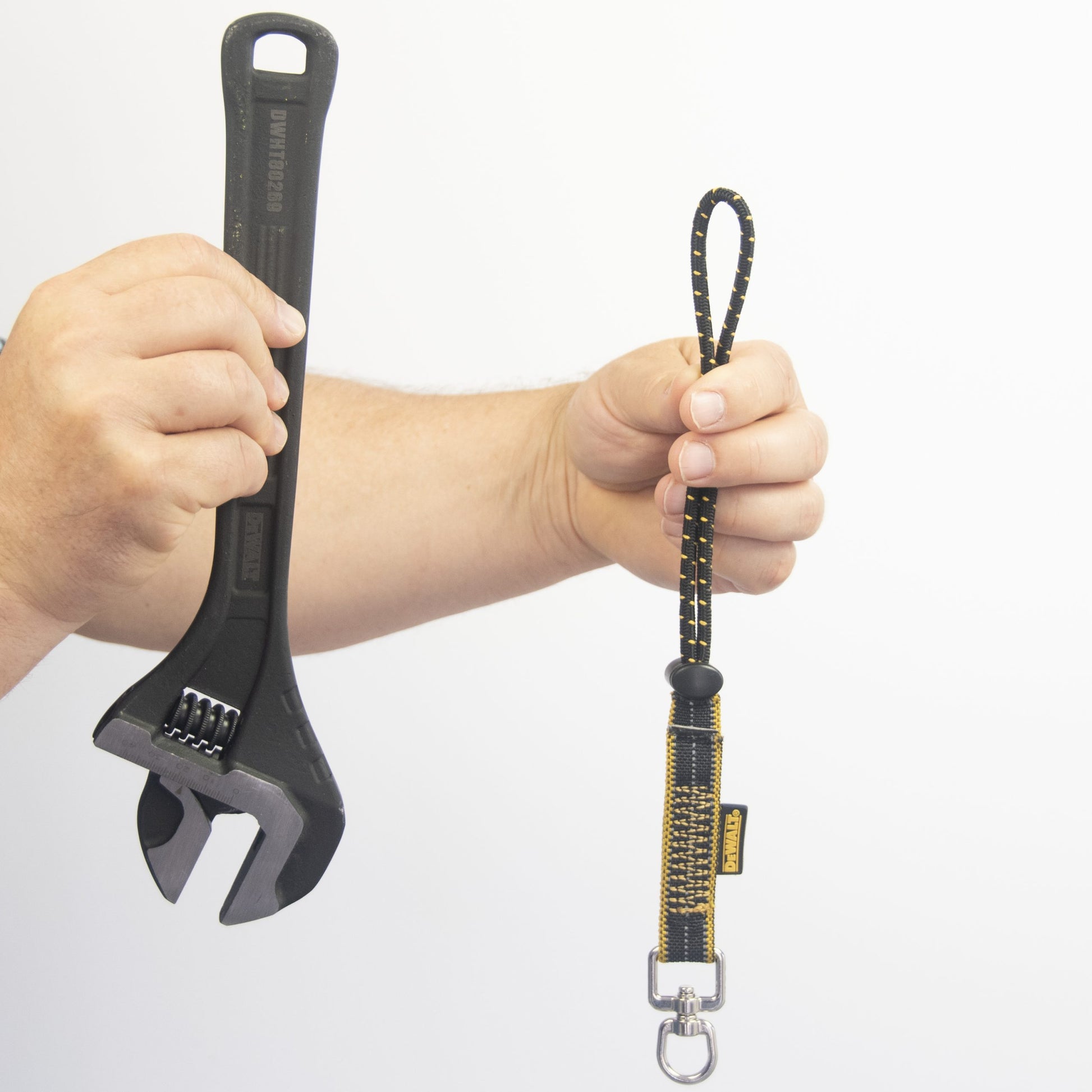 DXDP710140 DEWALT Elastic Tool Attachment with Swiveling D-Ring