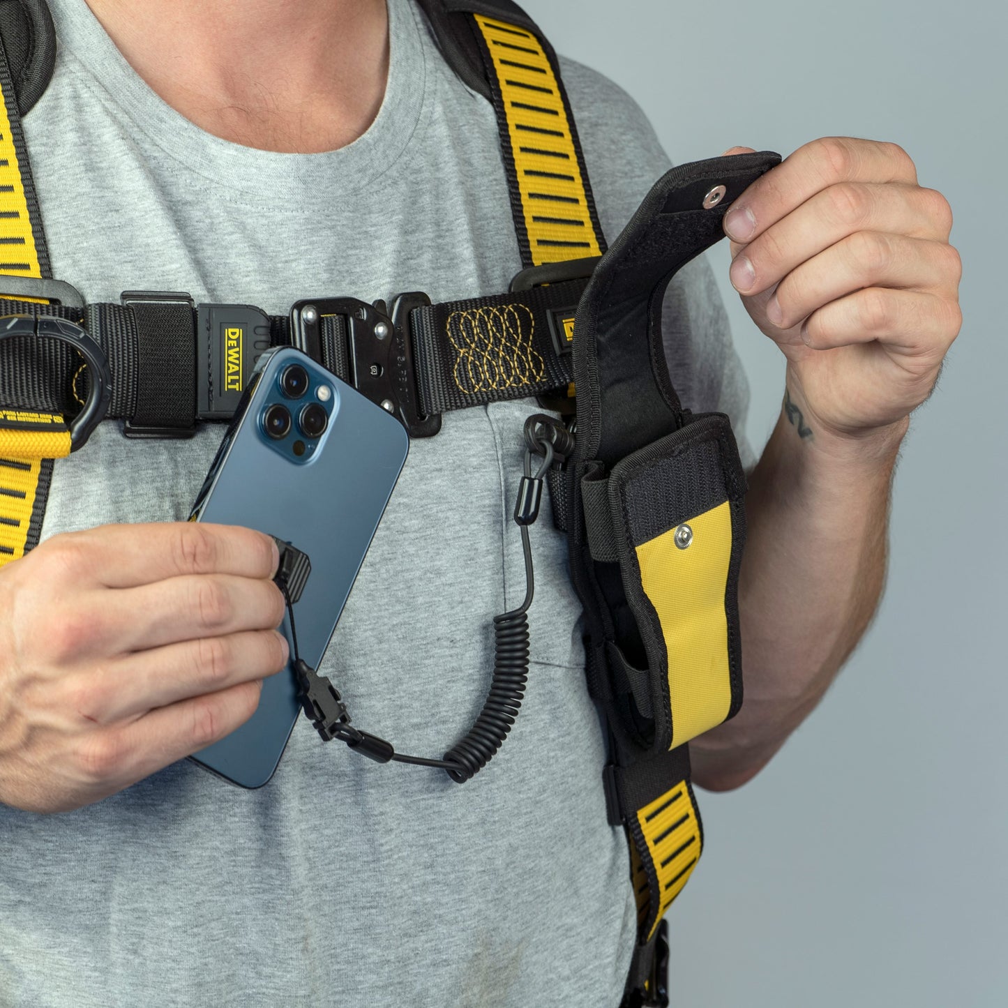 DXDP711100 DEWALT Clip To Loop Spring Lanyard 2 lbs.(0.91 kg) capacity, 3 pack