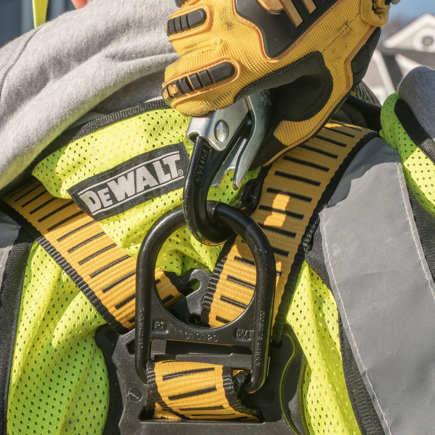 DXFP612111 DEWALT 6 ft. (1.8 m) SINGLE LEG LANYARD Internal Absorber, with Steel Snap hooks on both ends