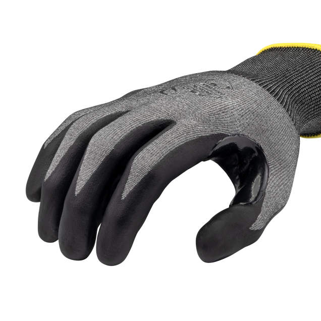 Radians RWG579 HPPE/Tungsten Shell A6 Cut Level Foam Nitrile Dotted Palm Dip
