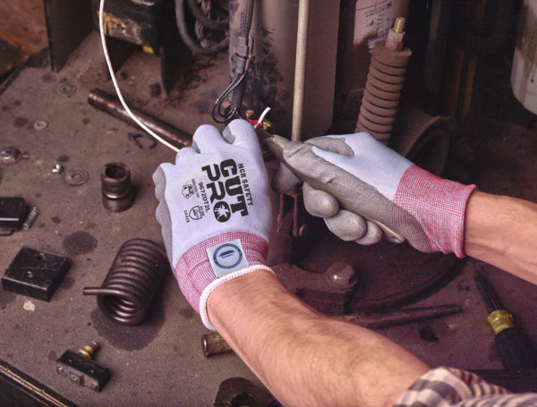 9672DT2 - MCR Safety CutPro® - 18 Gauge Dyneema® Diamond Technology Shell - Cut Resistant Work Gloves - Polyurethane (PU) Coated Palm and Fingertips - Micro-particle Boosted High Strength Fiber Provides Cool Touch Comfort and Durability